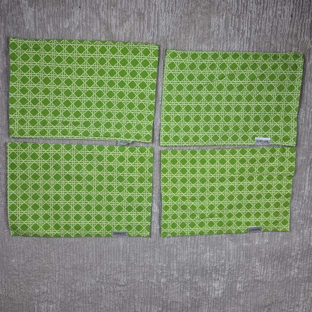Waverly Table Runner and 8 Placemats Floral Pattern with Green Trim